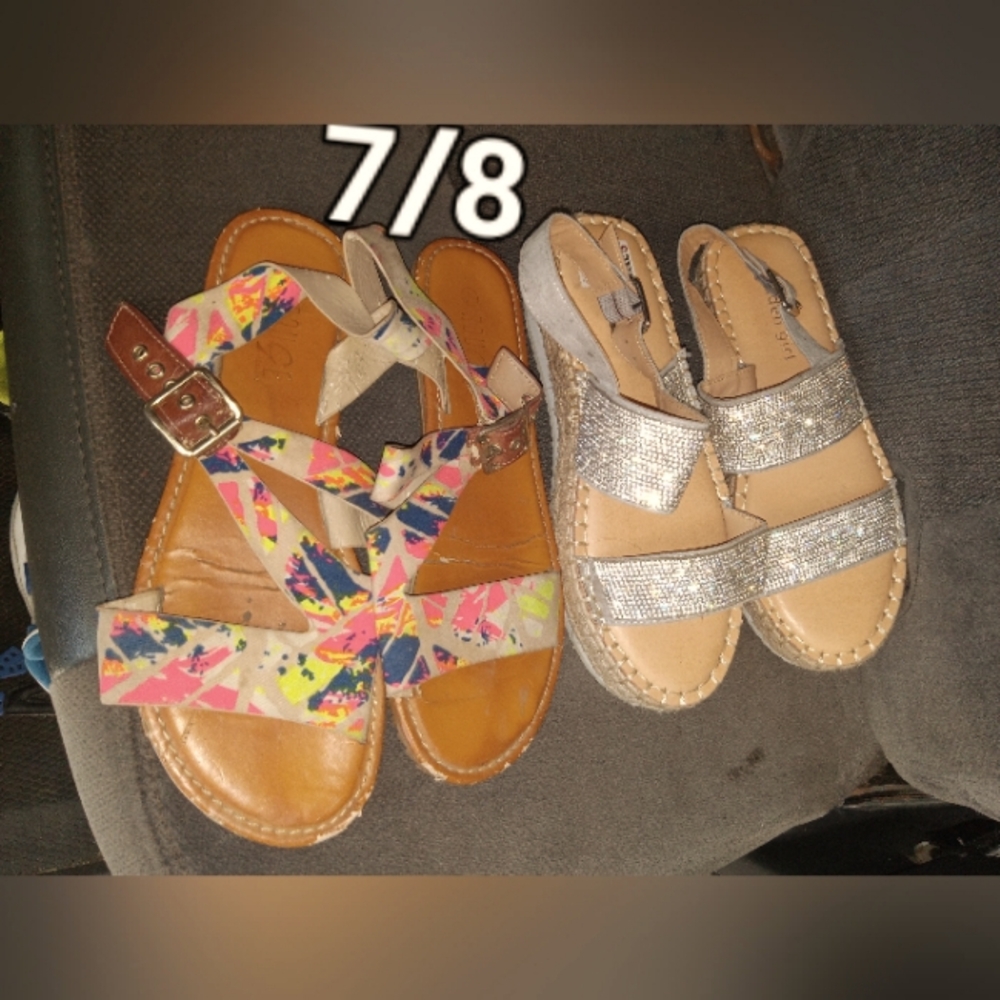 bundle 2 pair of 7/8 sandles